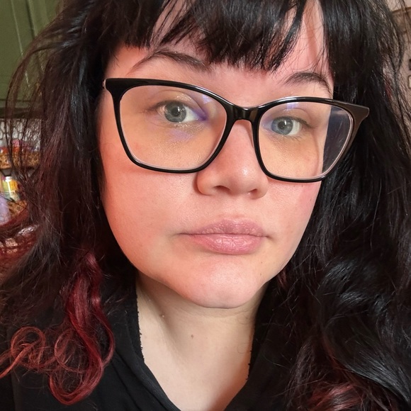 Meet your Posher, Elainea - Picture 1 of 1